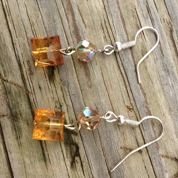 Pretty Little Dangly Earrings - Picture 2 of 4